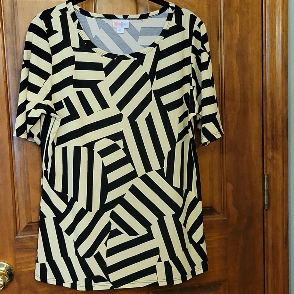 3/$20 Lularoe XL cream-black